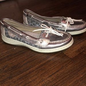 Grey and silver leopard print sperry